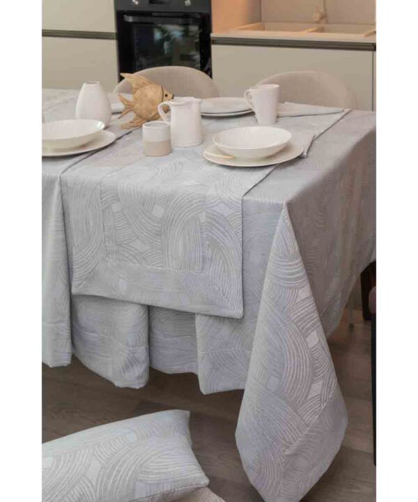 set-tovaglia-rania-con-runner-grigio
